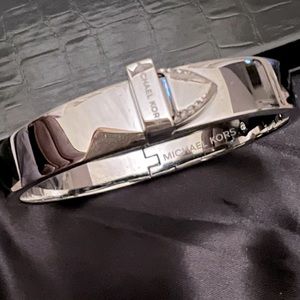 Michael Kors Womens Iconic Hinged Bangle Bracelet